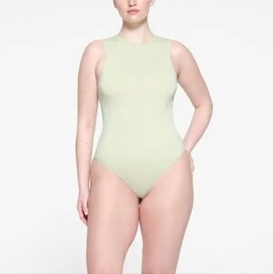 Skims‎ Essential Crew Neck Sleeveless Bodysuit